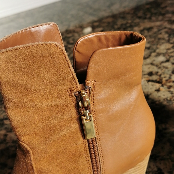 Tahari GLENN suede ankle boots - Picture 5 of 6